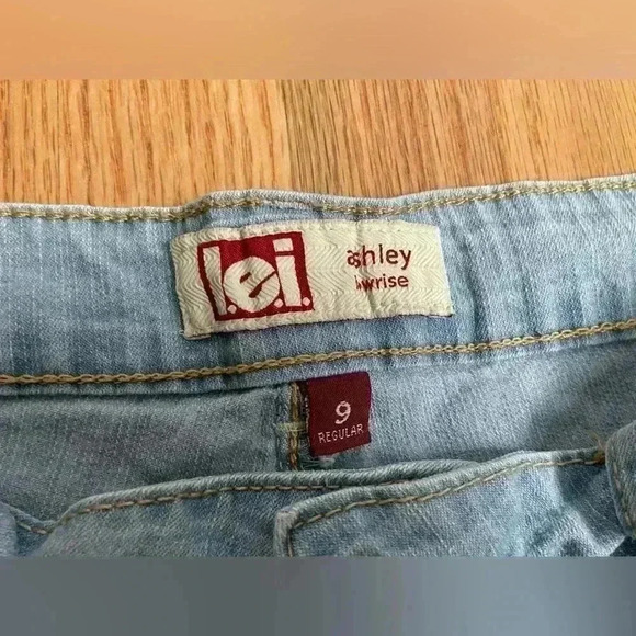 l.e.I. Ashley lowrise Cuffed Jean Denim American Flag Shorts Size 9 - Picture 2 of 3